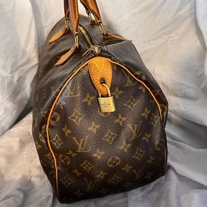 ❗️ SALE ❗️Authentic Louis Vuitton Speedy 40